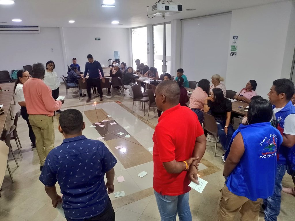 En Santander de Quilichao acompañamos equipos de Norte del Cauca y Sur del Valle de <a href="/VamosPaz/">Vamos por la paz - Ensemble pour la paix Colombie</a>, en diálogo multiactor donde indígenas, afro, campesinos, mujeres y jóvenes analizan y proponen alternativas y rutas de acción e incidencia para la superación del reclutamiento de NNJ