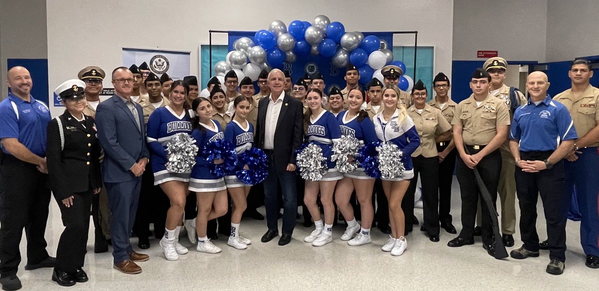 RepCarlos's tweet photo. 🚨Great time meeting so many of our students &amp; future patriots at our amazing Service Academy Day!

Thank you to the spectacular team at G. Holmes Braddock Senior High School in West Miami-Dade for welcoming us!🇺🇸 https://t.co/u8yTxolAva