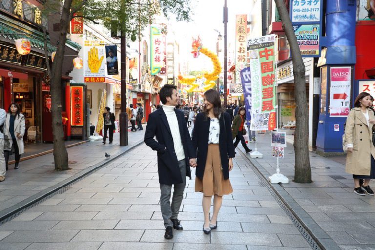mami_9323's tweet photo. 「11月16日」は私たちが出逢った日。撮影現場に向かう道中で、夫が「おはようございます」と声をかけてくれた瞬間、わたしは一目惚れ。あの何気ない挨拶が人生を変える始まりになるとは思いませんでした。私はソロカット、彼はカップルの彼氏役の予定だったのに急遽、彼女役のモデルさんが入り時間に→ https://t.co/cBVhiCmMLc