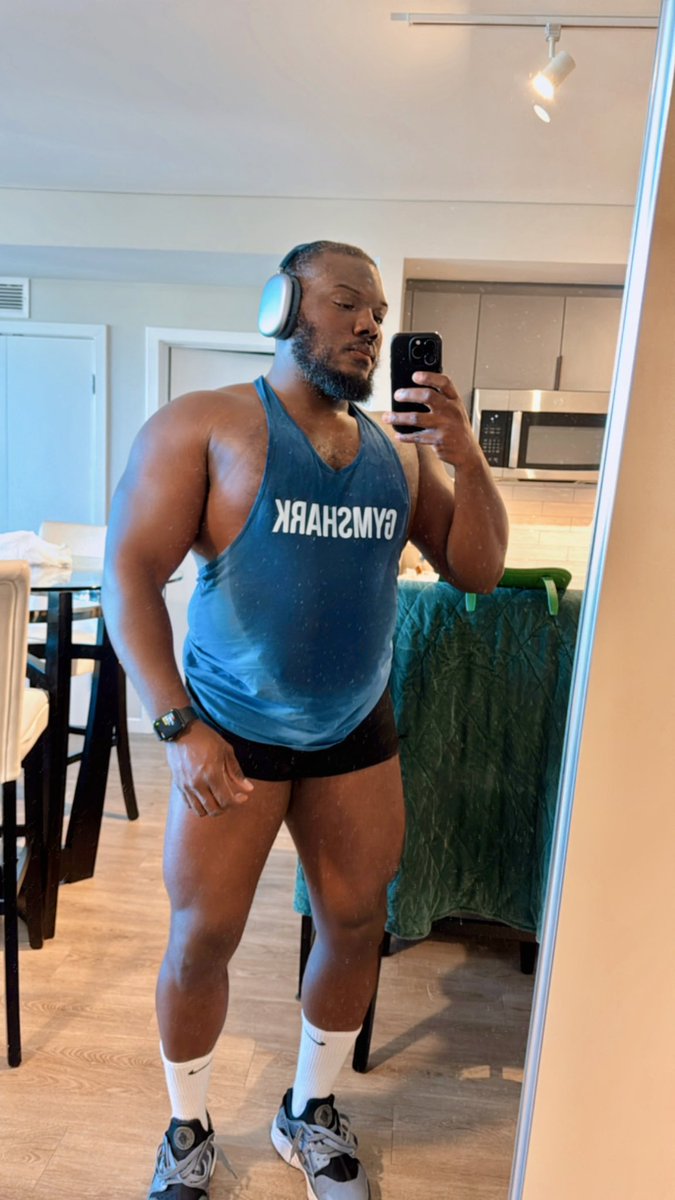 LonnieAurelius's tweet photo. SATURDAYS ARE FULL BODY WORKOUTS 🏋🏿‍♂️ https://t.co/vNt3r9IF8Q