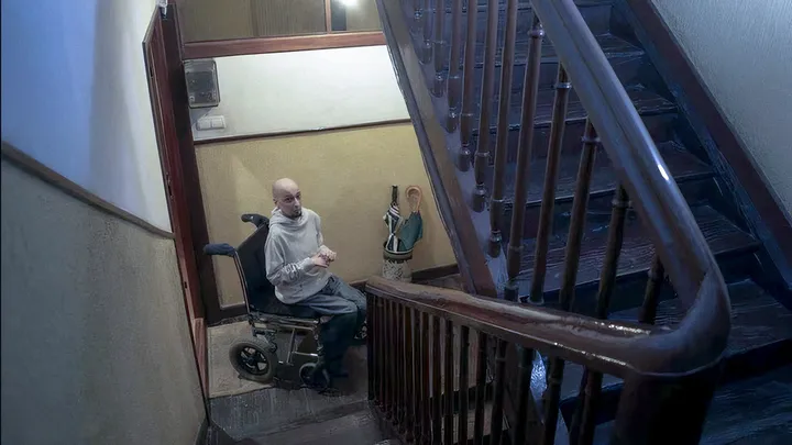 fley_es's tweet photo. 🚨URGENTE (DE VERDAD)🚨
Me envían esto por si puedo compartirlo con vosotros. Josu tiene cáncer y está atrapado en su casa desde hace 15 años, sin ascensor, su padre es mayor y ya le es imposible cogerlo en brazos. 
Cualquier donación es bienvenida.❤️
https://t.co/UuHtmiic78 https://t.co/k4UyhwuijL