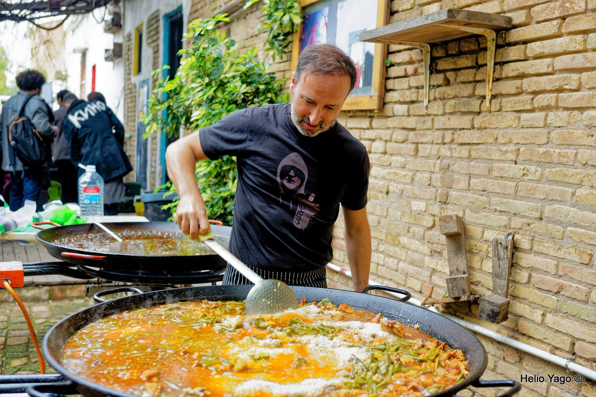 RadioMalva's tweet photo. Sopar popular del 25 aniversari a benefici de les afectades per la #dana.
Milions de gràcies a totes per venir i especialment al @CabanyalHorta per l'espai i el donatiu. https://t.co/HVTljUxYO6