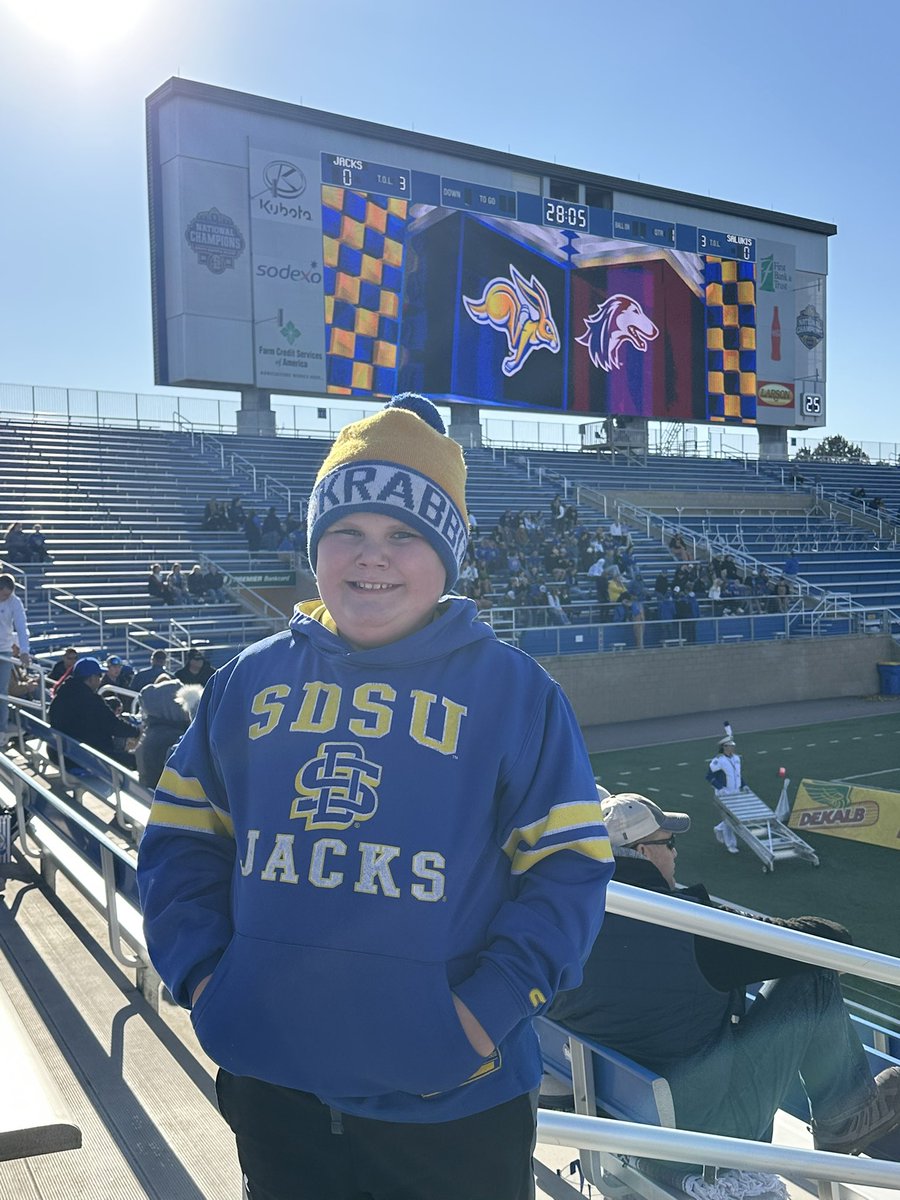 kcasper482's tweet photo. #GoJacks. Let’s get the win!!💙💛🐰 https://t.co/MD1VuYNAkC