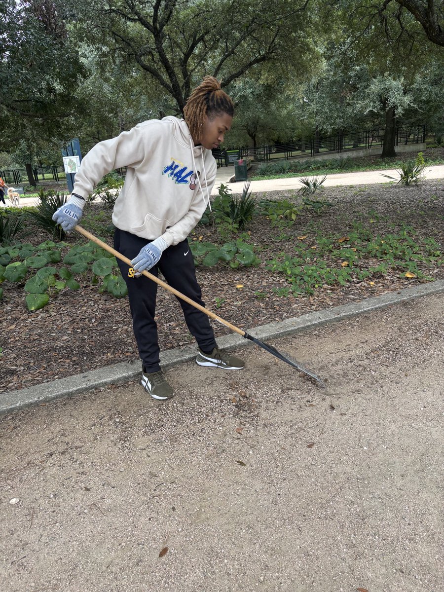 HALOPVAMU's tweet photo. A few recap pictures from our volunteer event at Hermann Park Conservancy 💙💚

#pvamu28 #pvamu25 #pvamu26 #pvamu27 #pvamu24 #pvamu #beahalo 🌎 #halopvamu #pvamu23 https://t.co/WthoZ3Am4j