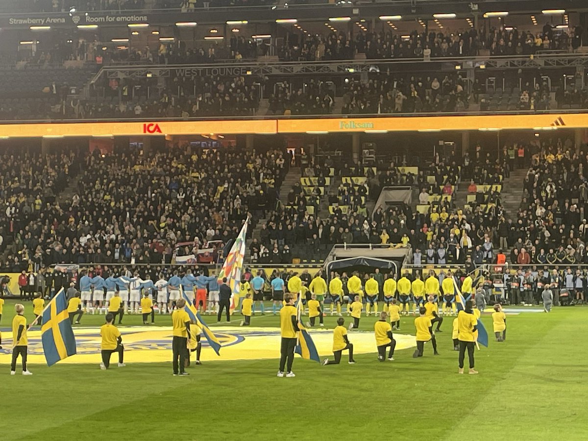 maageDK's tweet photo. #livefodbold #SweSlo #påTurMedEgge https://t.co/WXNx3asgi4