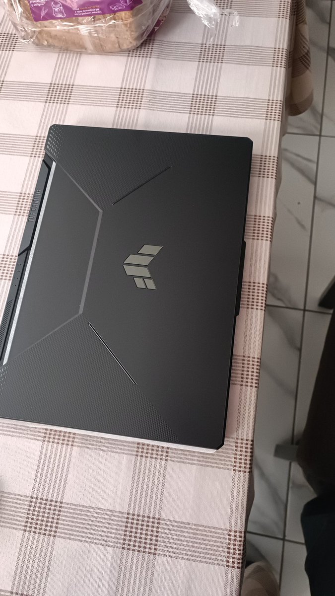 Sam_MantasGame's tweet photo. @alkapone Me hice de esta chulada, ahora solo le falta una ram más potente y un almacenamiento de 1 t https://t.co/TTqdtxzVas