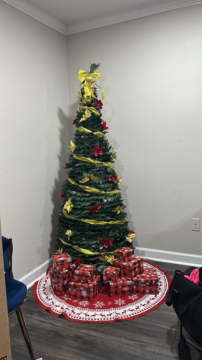 MsAshleyStrange's tweet photo. I love Christmas. Not because I get gifts. But it reminds me of my mother. Here are a few pics of what I’m doing in my home. Not complete yet. Yes, I’m a early decorator lol https://t.co/gldxIXtSmK