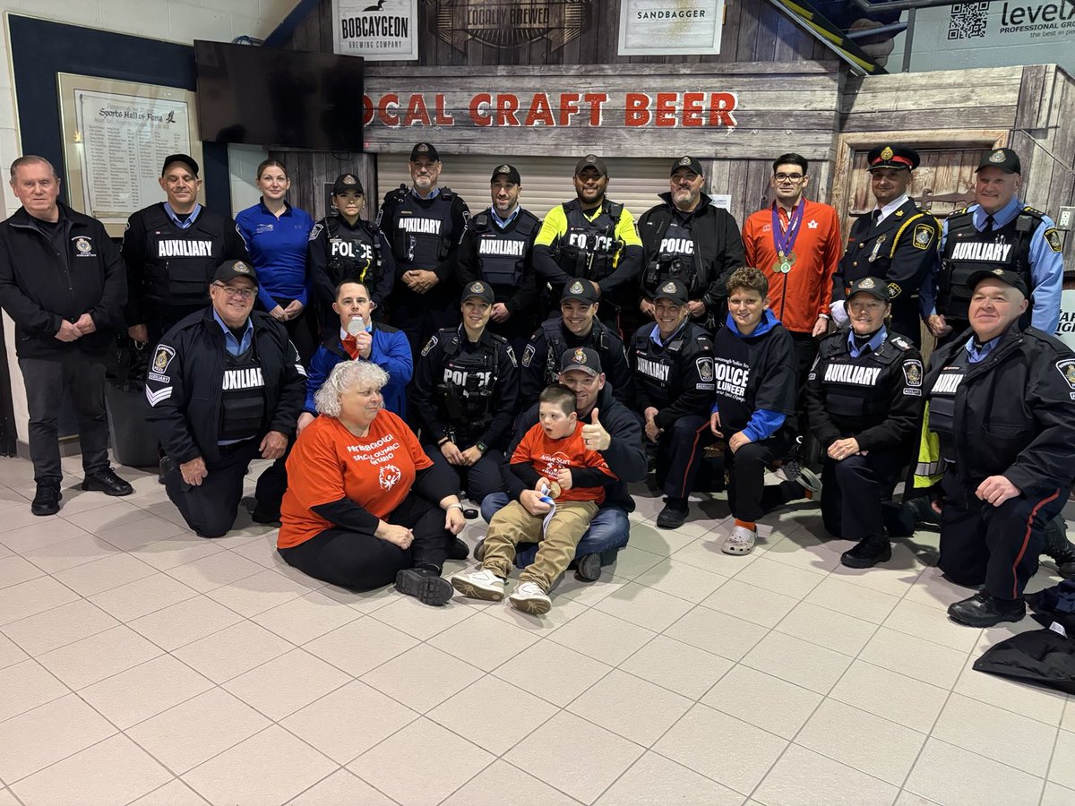 Burdettski1's tweet photo. Annual ⁦@PetesOHLhockey⁩ ⁦@OHLHockey⁩ ⁦@torchrunontario⁩ ⁦@SOOntario⁩ Big Ticket event and puck drop in support of our 23,000 + Special Olympians locally ⁦@PtboPolice⁩ and in the province. $ 3,200.00 raised but more importantly public awareness! https://t.co/uCVEKHLCZf