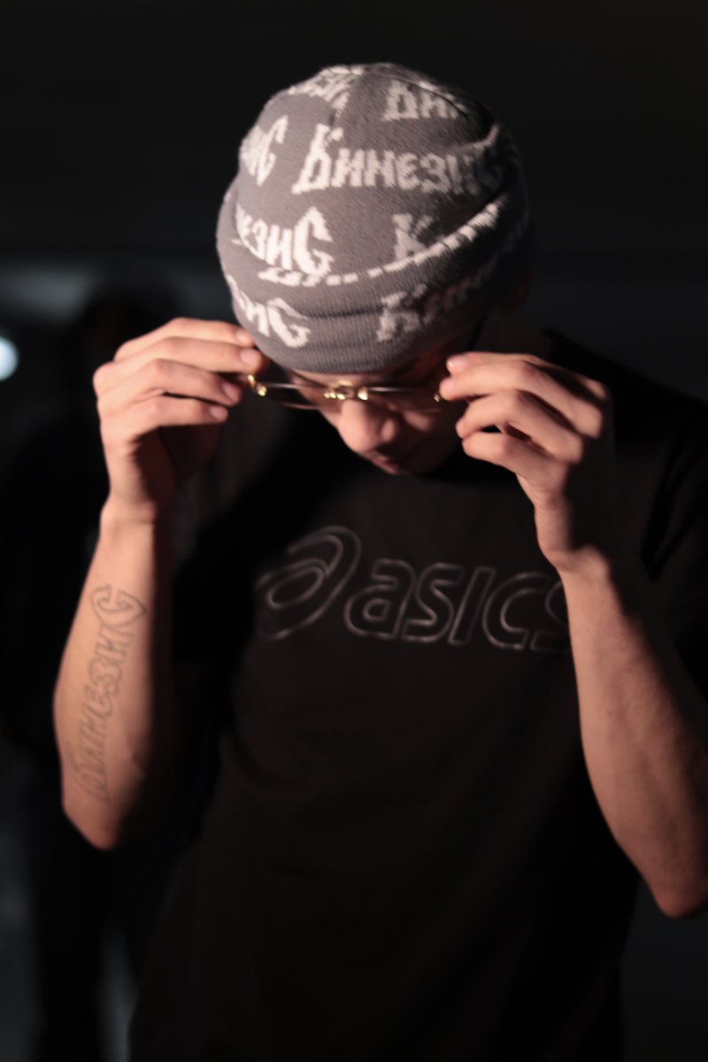 🎬