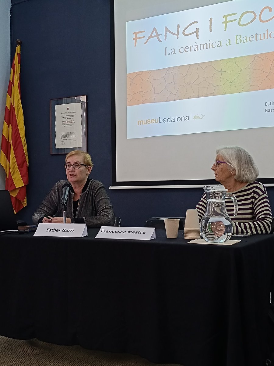 La tarda comença amb Baetulo. Ens en parla Esther Gurri del Museu de Badalona: "Fang i foc. La ceràmica a Baetulo". I parla de la necessitat de fer investigació i, posteriorment, divulgació.  #FòrumAuriga
