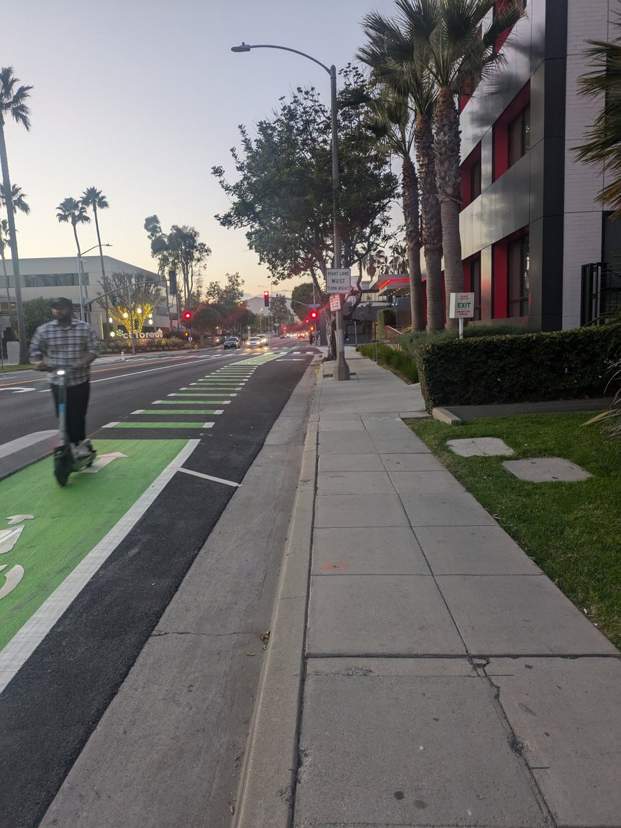 Sirinya Matute (@sirinyamatute) on Twitter photo our new protected bike lane ony street.... yes someone is already riding in the wrong direction, but  this is Friday at rush hour (no traffic) our new protected bike lane ony street.... yes someone is already riding in the wrong direction, but  this is Friday at rush hour (no traffic)
