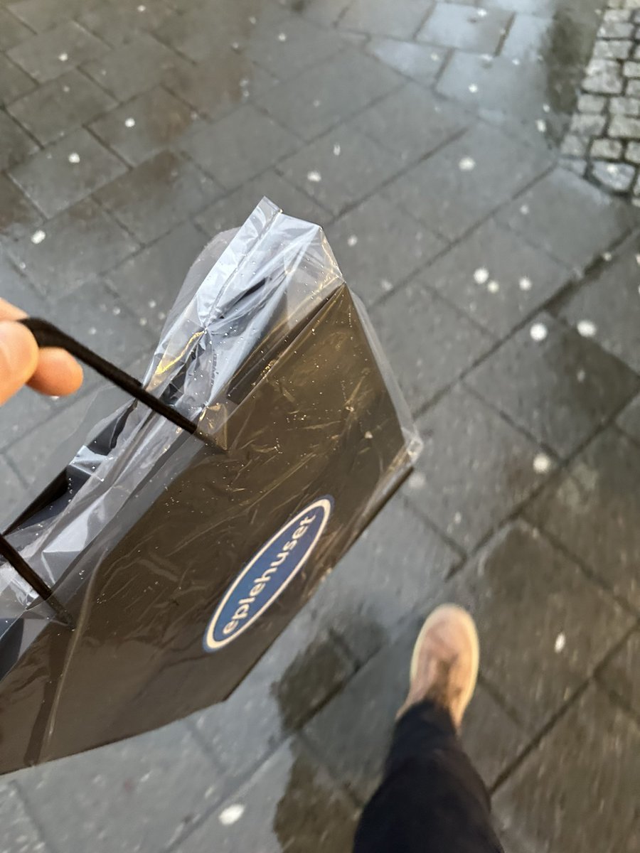 foxenn's tweet photo. In Bergen even the shopping bag gets a rain poncho. https://t.co/7Cia4Sixh0