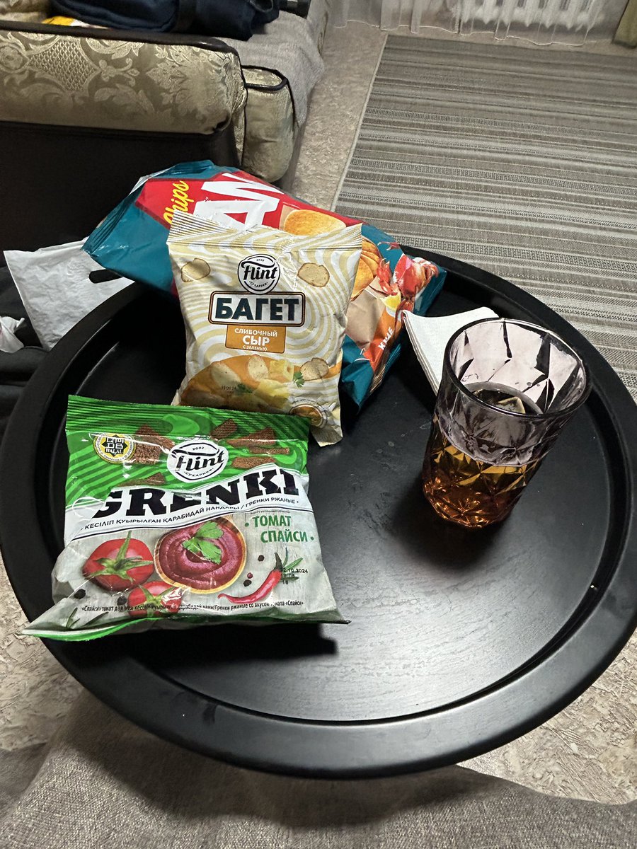 В эти выходные я на 50% состою из пива
И на 50% из сухариков Флинт