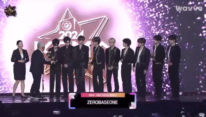 pannatic's tweet photo. ZEROBASEONE, (G)I-DLE, and NewJeans take home the grand prizes at the 2024 KGMA, K-Netz react
https://t.co/5X8trRCBgO
#ZEROBASEONE #ZB1 #GI_DLE #NewJeans #KGMA2024 #제로베이스원 #제베원 #여자아이들 #뉴진스 https://t.co/sRcXRAR6UY