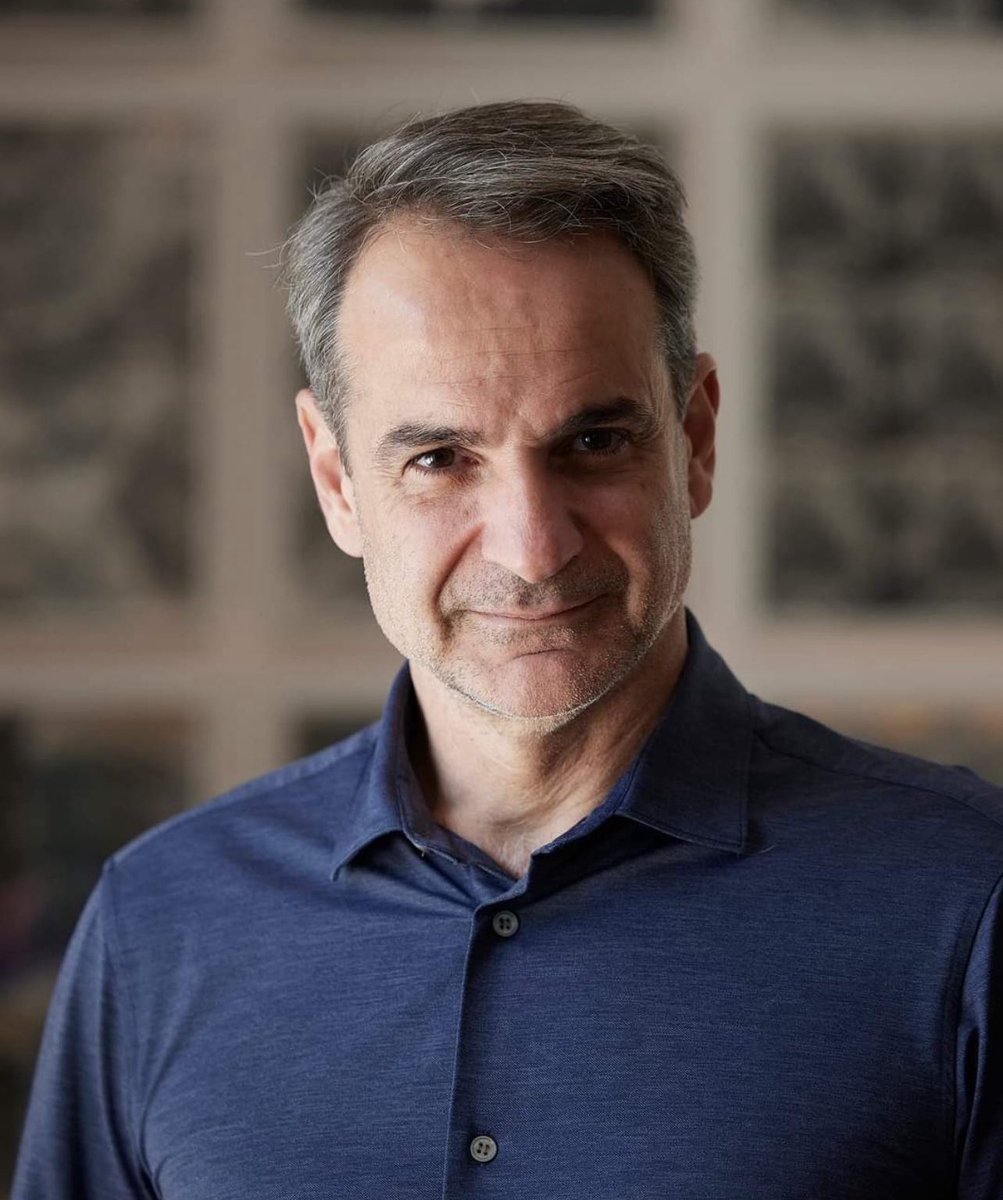 NikosMichael6's tweet photo. Ο άνθρωπος που πήρε τη Νέα Δημοκρατία αποδεκατισμένη στο 25% και την ΑΠΟΓΕΙΩΣΕ στο 41%. Ο πολιτικός που παρέλαβε μια πατρίδα λαβωμένη από λαϊκιστές και τους ΔΙΕΛΥΣΕ. Αυτός που κατάφερε να επαναφέρει τη χαμένη αξιοπρέπεια και υπερηφάνεια της χώρας. 

Με τον Κυριάκο ΑΔΙΑΠΡΑΓΜΑΤΕΥΤΑ https://t.co/JnrNOzj67I