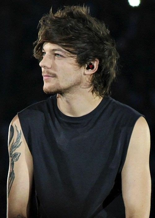 94fearlover's tweet photo. " louis tomlinson 8 years ago "

what i imagine:                     reality: https://t.co/2tfonJauQ2
