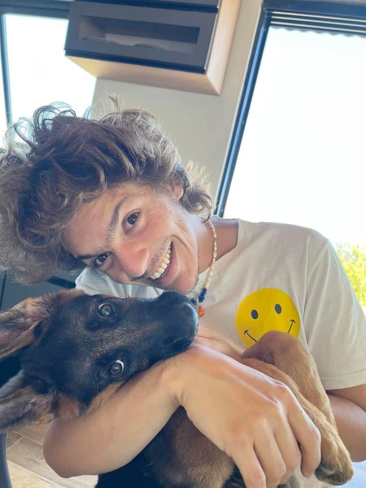 ¡Es hoy! ¿Estamos listos para escuchar a Rocco en vivo? 
En el club chocolate a las 20:00hrs