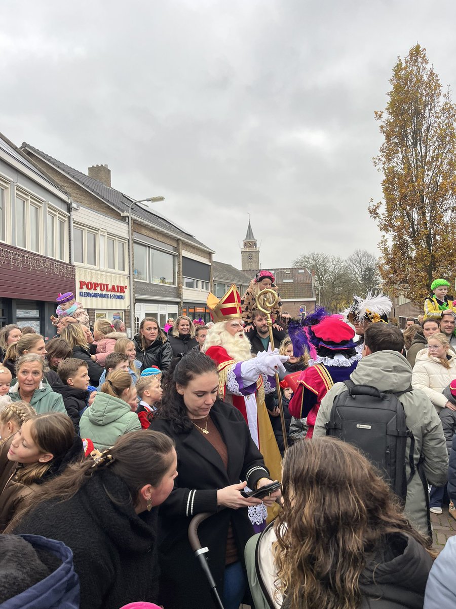 Hij is er! Rijnsburg heeft Sinterklaas weer een warm welkom gegeven.
Eén van de mooiste taken die je als wethouder ten deel kan vallen is Sinterklaas verwelkomen. Samen met de voorzitter van <a href="/ovrijnsburg/">ovrijnsburg</a> hebben we dat met veel plezier gedaan.