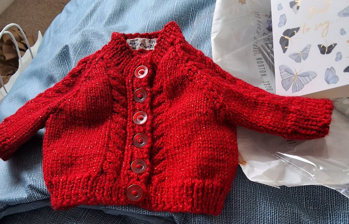 Wow beautiful sparkling cardigan from @FredTedHug and their very talented humum. Thank you so much it's beautiful 😍 ❤️🤩😘