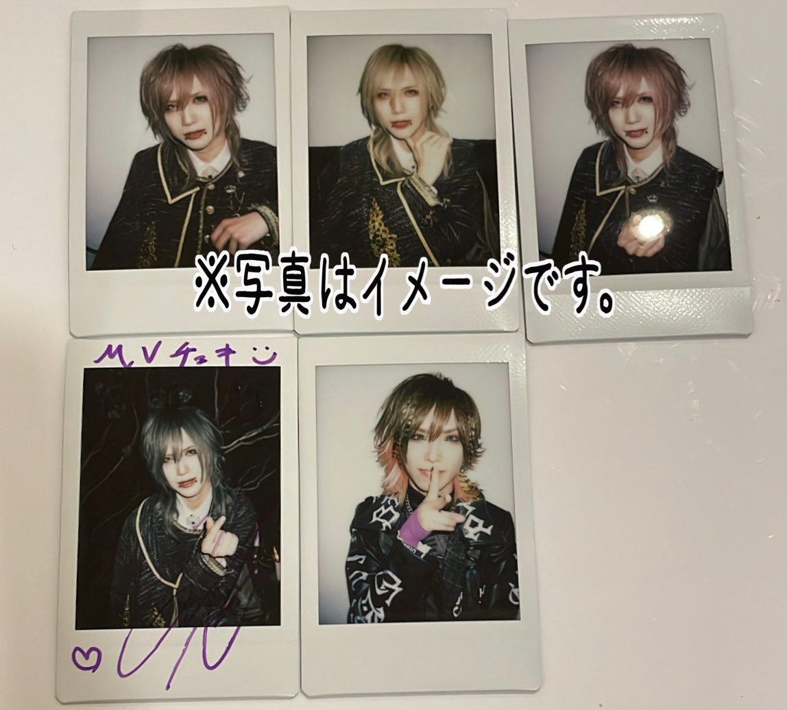 lllprncs__'s tweet photo. Royz チェキ　お譲り先を探しております。
失楽園ツアー、ライブ、インストのもの
昴さん杙凪さん公大さん(見にくいですが下段サイン入り)智也さん

1枚800円にてお譲り

お声掛けお待ちしております。 https://t.co/j12x2sKitU