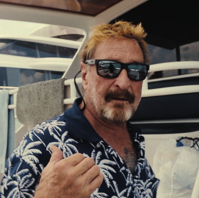 brennarkyle_'s tweet photo. This guy changed the world and became a multi-millionaire.

But then lost his mind.

He blackmailed the government to avoid paying taxes and ran for president.

Survived over 50 assassination attempts.

And went undercover to cook meth.

Here’s the full, mind-blowing story: https://t.co/wffIdCSTXp