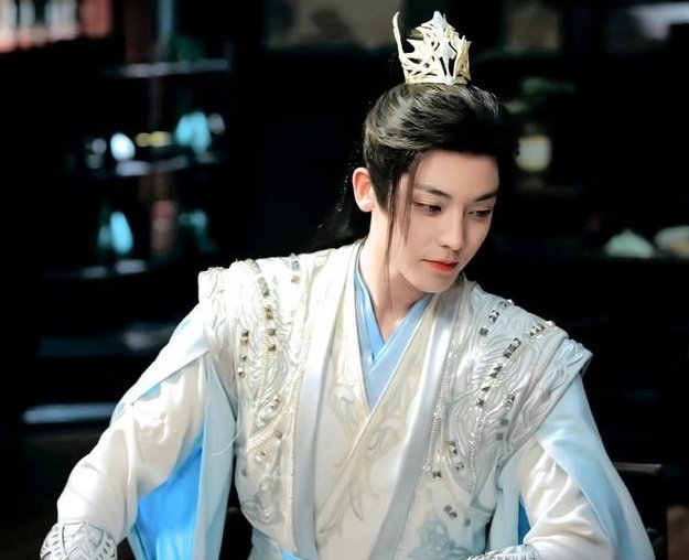 ⠀

นับแต่จำความได้ก็อยู่ในแดนชำระจิตมาโดยตลอด — แม้วันดีคืนจะโดนโยนไปซ้ายทีขวาทีก็นับว่ายังอยู่

แต่ในวันนี้กลับไม่เหมือนเคย

จะกล่าวว่าเจาเล่อคล้ายลูกสุนัขที่ถูกจับโยนออกมาแล้วก็มิปาน

‘๑๖ หนาวแล้วก็หัดออกไปใช้ชีวิต’

ข้ออ้างขับไล่กันเสียมากกว่า
ตาเฒ่าทำตัวเจ้าเล่ห์

⠀