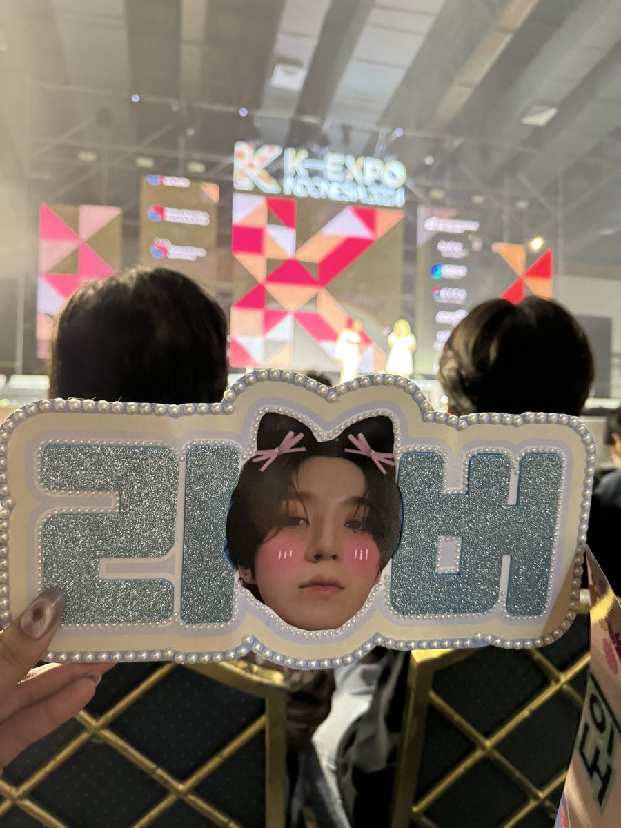 junkyumaboy's tweet photo. Nameboard aku juga di notice sama Rivr 😭😭

Thank you so much selalu bikinin aku nameboard 😭🫶🏻 @hwandiarys 

#NOMAD #노매드 #RIVR #리버 https://t.co/yxSgWNWkB2