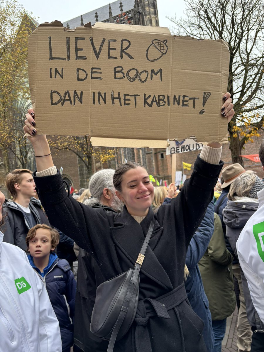 Als minister Madlener denkt dat hij de bomen van Amelisweerd kan kappen, dan kent hij Utrecht nog niet… 🌳💚

Een heel Domplein Utrechters vóór ons natuurgebied! ⤵️

<a href="/D66Utrecht/">D66 Utrecht</a>