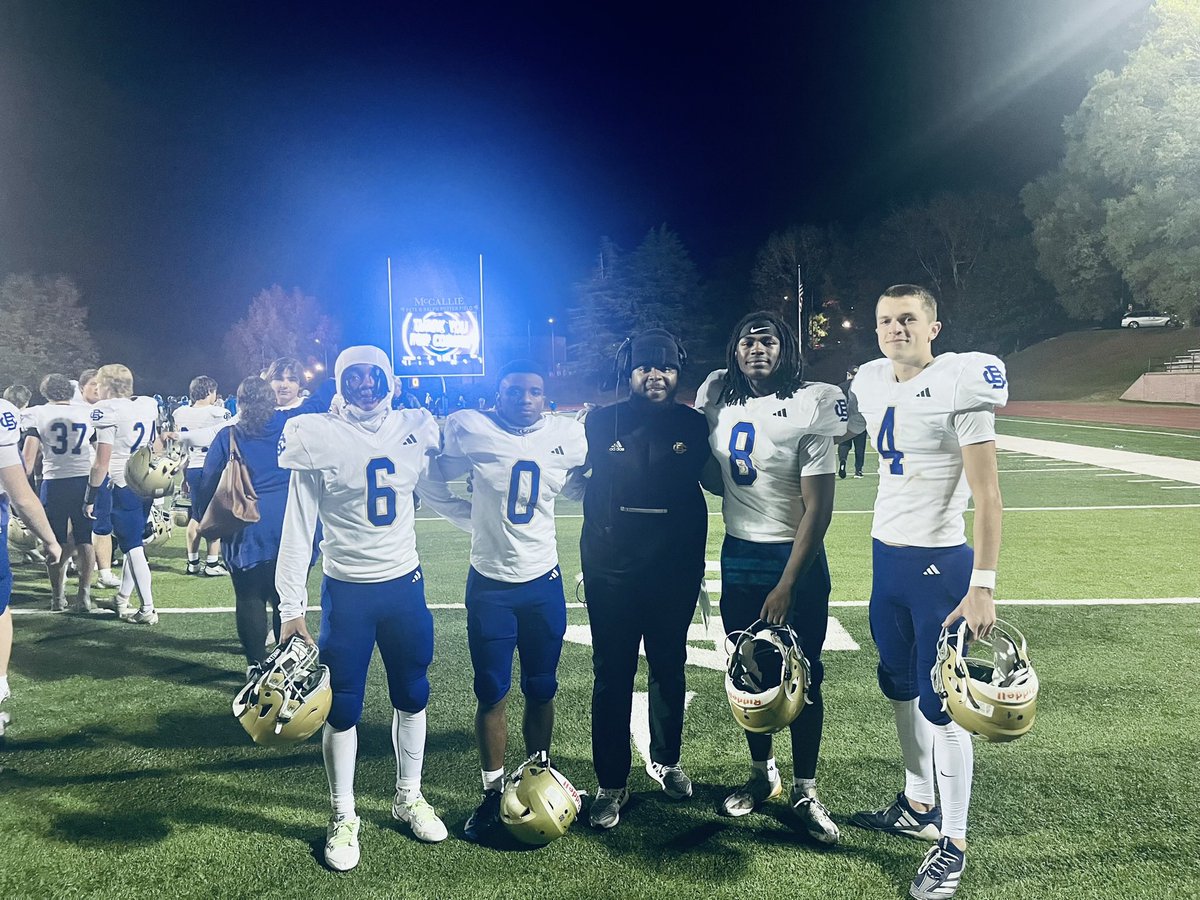 _3Reason_'s tweet photo. Year 7!! What a ride fellas, I loved the way this group communicated with each other on and off the field. It’s such an honor and privilege to be your coach #bandofbrothers #tideroll 🌊 https://t.co/gDxNeBGKdN