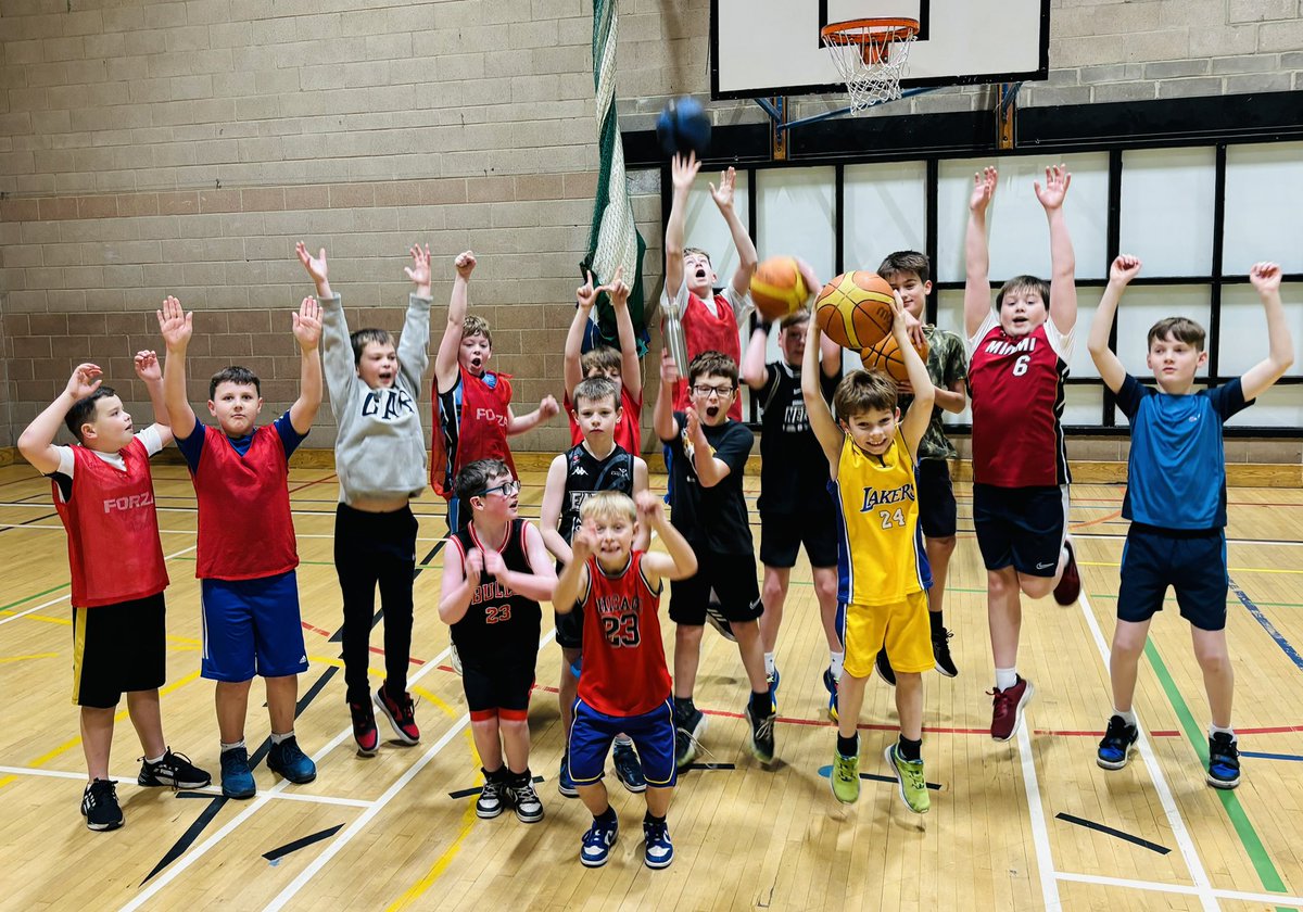 🏀 Funtastic Saturday morning, back playing with our Full of Beans basketball club ! ￼

Great to see you all 🤩

Saturday mornings at Wentworth Lesuire Centre.
(Excluding Sat 23rd Nov)

fullofbeansfitness.co.uk

#basketball #kidsactivities #fullofbeans