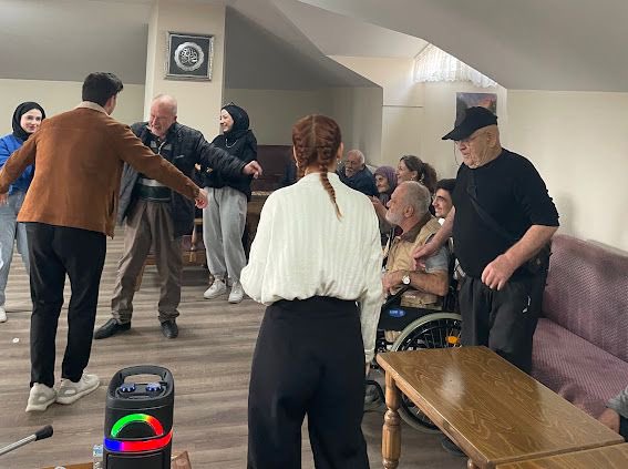 uludaguatt's tweet photo. Uluslararası Ticaret Topluluğu olarak huzurevine ziyarette bulunduk.Yaşlılarımızdan dua,çok önemli öğüt ve nasihatler aldık.Bu güzel anlardan kalanlar sizlerle. https://t.co/4UWSEmvuiK