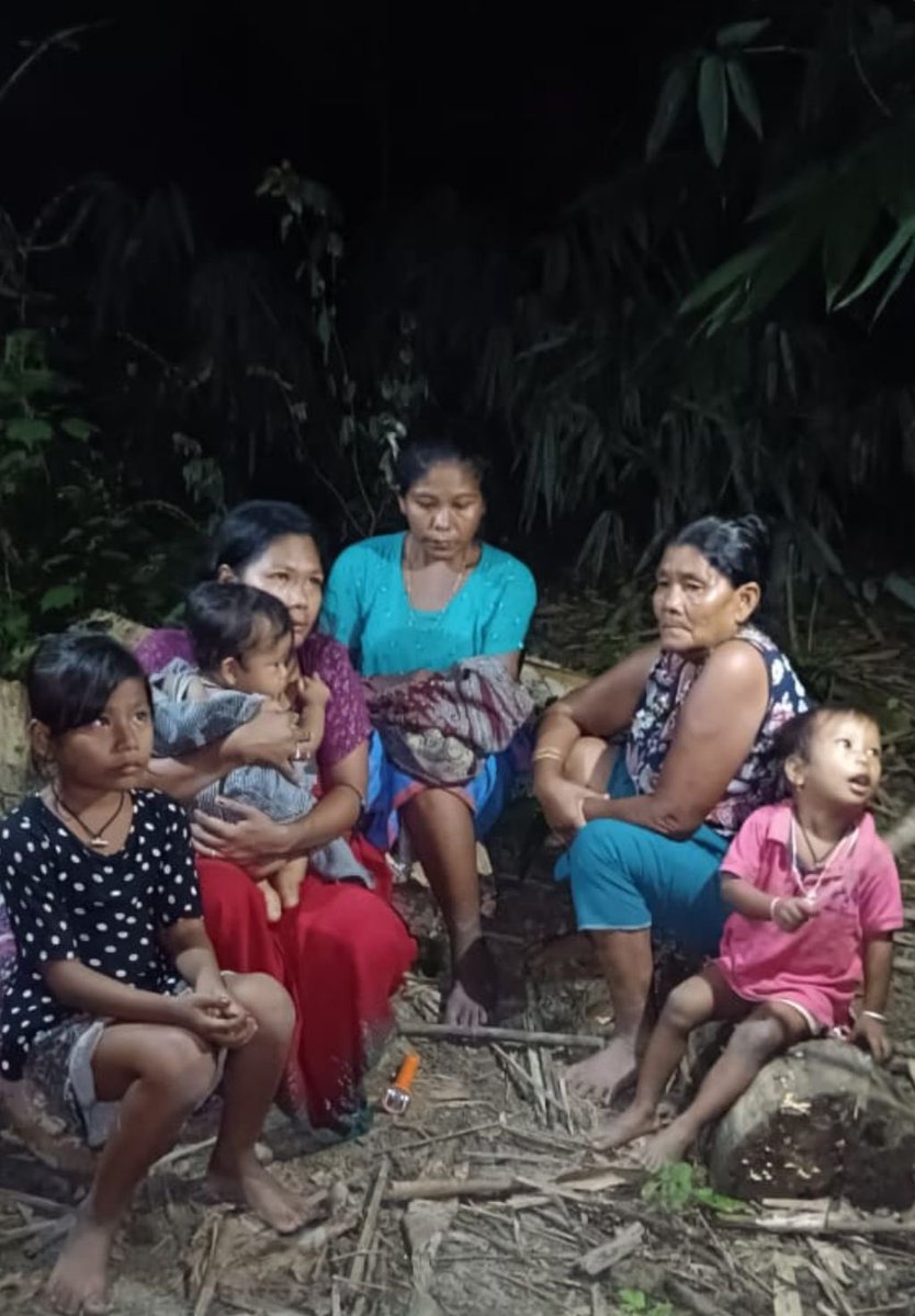 Tamal0401's tweet photo. They who didn’t even spare the eight month old baby, should rot in hell. Such heartless people have no right to life. 

6 people who went missing after Monday’s Jiribam violence, are dead. Three bodies were found floating in a river. #Manipur needs #India, now means now! 

What’s the fault of the little child? The community the child was born into wasn’t even his choice.

Please help peace find a way, give peace another chance