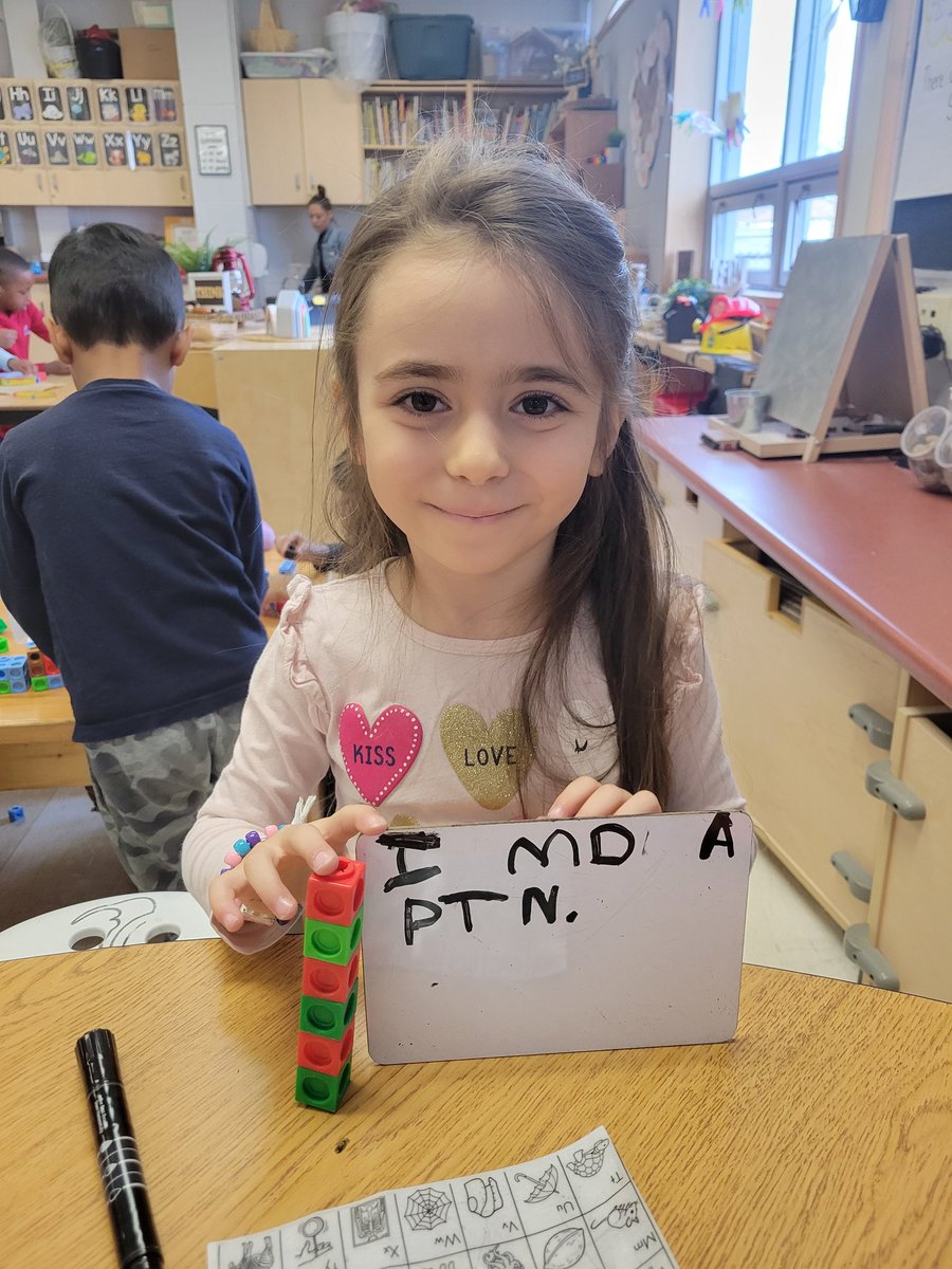 Patterns were slightly introduced this week and this Year 2 decided to show me what she knows! 
'I made a pattern.' - K