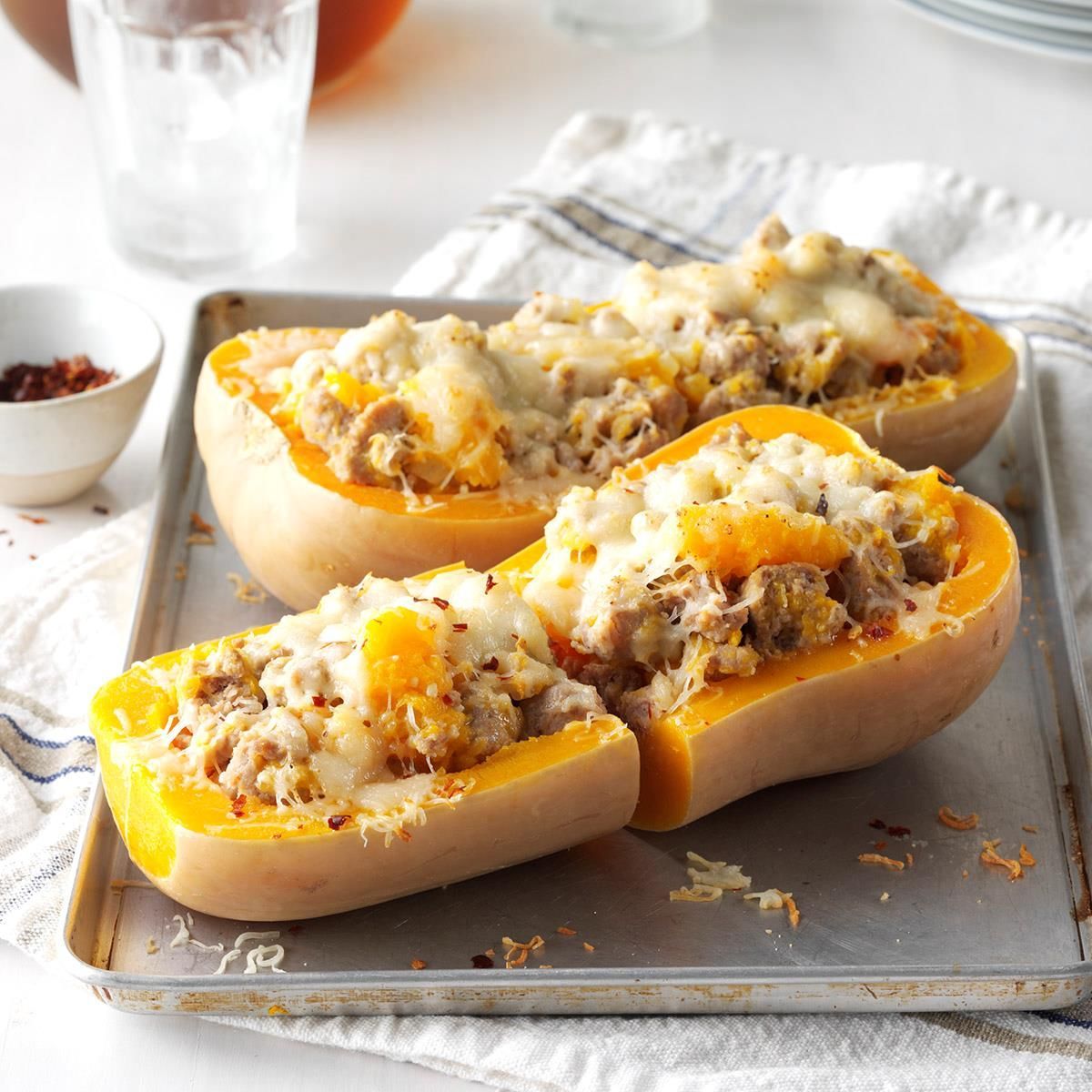 A #lowcarb and #glutenfree dish for fall?! Don't mind if we do! 🍂😋 Get the #recipe for our Baked Stuffed Butternut Squash: bit.ly/3AeuBVM