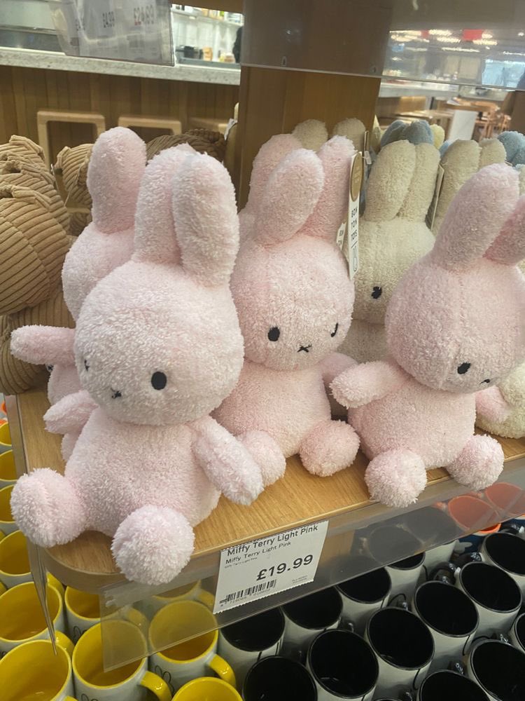 piinkimi_'s tweet photo. pink miffy https://t.co/VX0ZsfaLDa