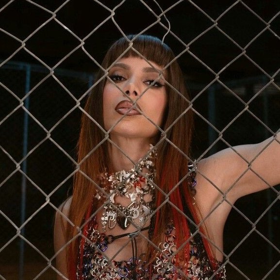 apollomanequim's tweet photo. - vezes que a Anitta teve alguma atitude racista e a mídia PASSOU PANO
a thread longa: https://t.co/8ompmDpEEE