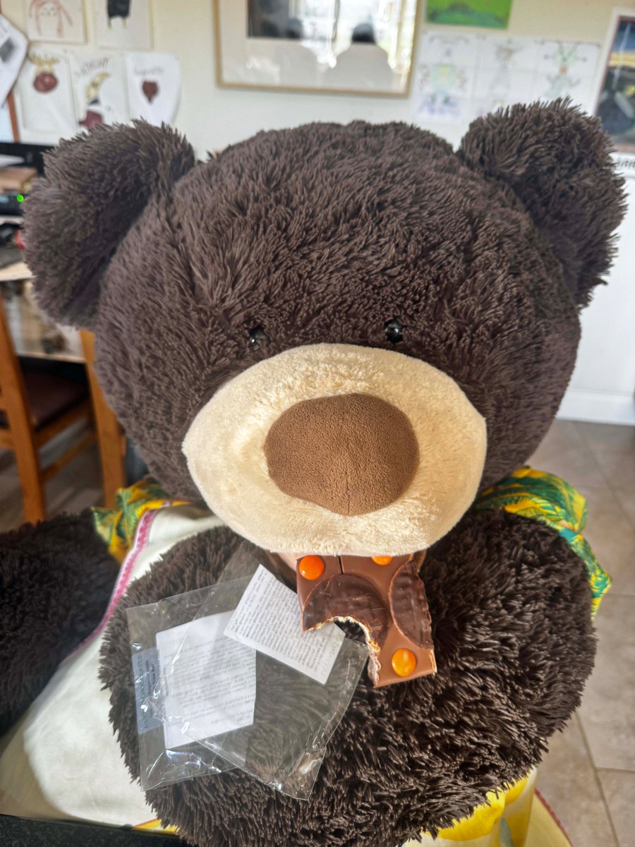 Oh dear. Sorry <a href="/HunsletTheBear/">Hunslet the Bear🐻</a> , but I couldn't help myself. It just looked so delicious. I'll ask <a href="/Lilypadbakery/">Nicola Young</a> to make you another one. #noselfcontrol lilypadbakery.co.uk/hunslet