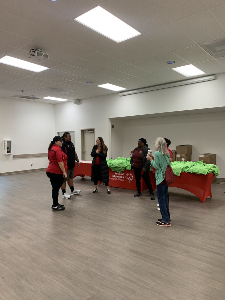 SOSoCal's tweet photo. Rise and shine! βοΈ Day 1 of #FallGames in Fountain Valley is underway! Volunteers & staff are hard at work setting up for an incredible day of competition. Hereβs a sneak peek at the sunrise and behind-the-scenes action.
#WeAreSOSC #SOSCFG #InclusionRevolution https://t.co/YyAyFNlwYa