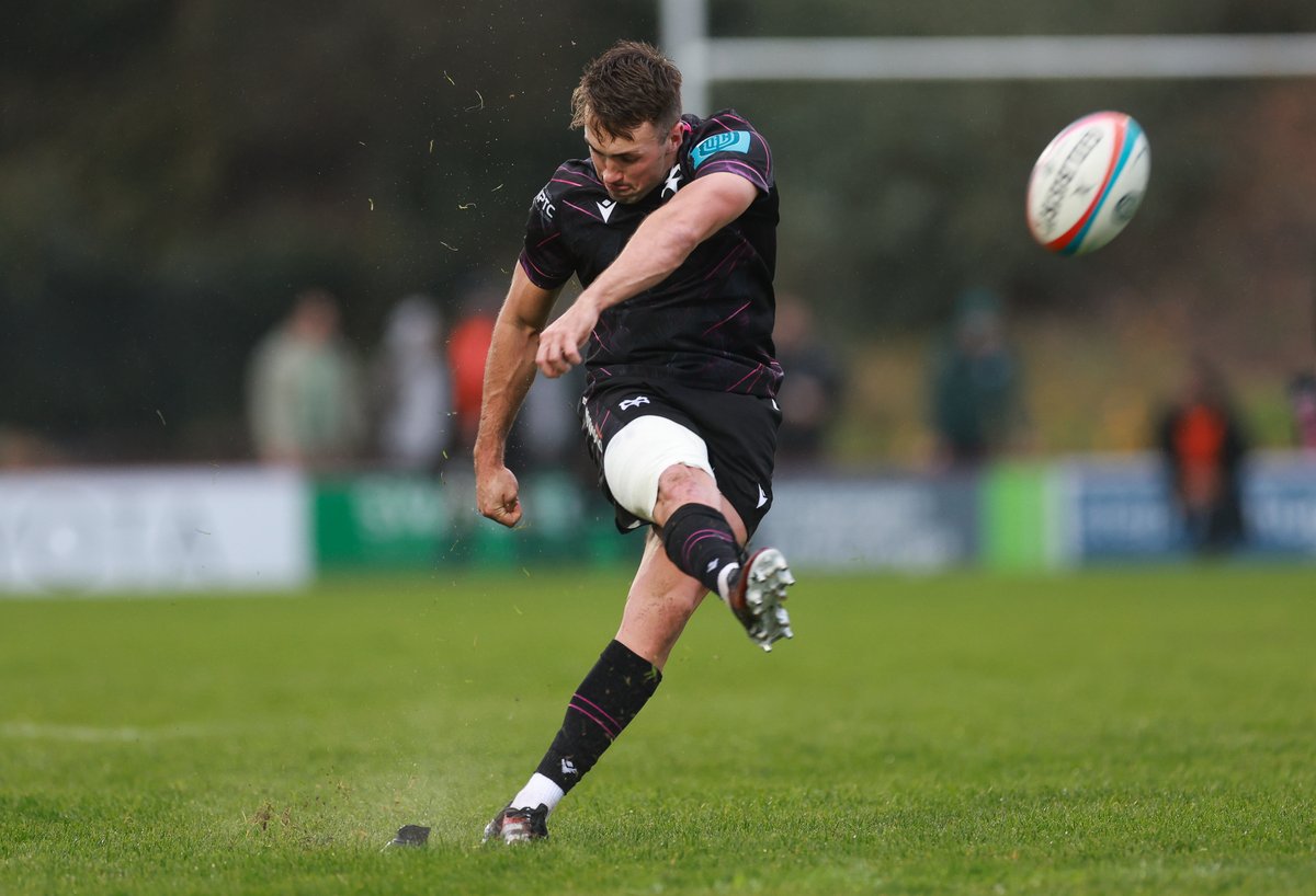 ospreys's tweet image. Half time at St Helen's and the visitors hold the lead. Check out some action shots from the first half 📸
⚫ 5 - 12 🟡
#OSPvDRA #DevelopmentGame