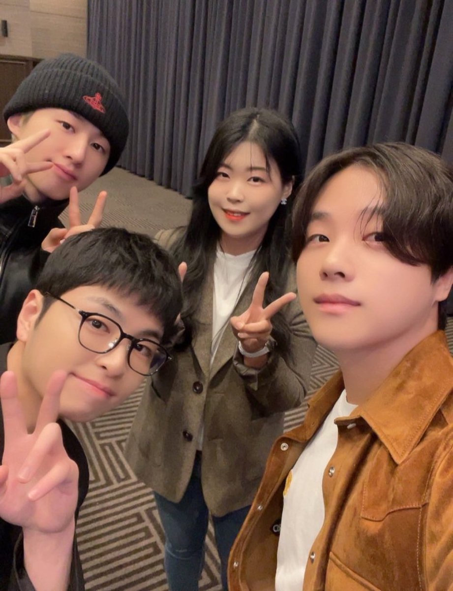 iKON11hanbin's tweet photo. ハンビン、ジナンちゃんジュネ変わらず仲良いね https://t.co/Heyj3aYz65