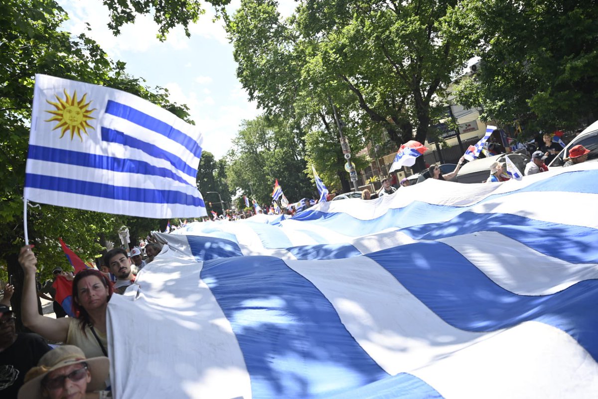 Frente_Amplio's tweet photo. ¡El fin de semana que viene elegí el modelo de país que siempre va a pensar en vos!

Por Uruguay y para que nadie se quede atrás.
Elegí a Carolina, elegí a Yamandú 🗳️

Votá Frente Amplio 🔴🔵⚪️
Supimos y sabremos cumplir 🇺🇾 https://t.co/AzUyPGm6Gy