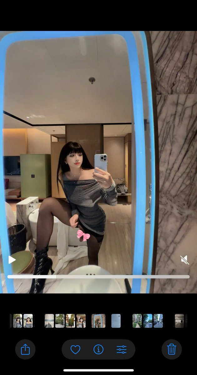 夜深了，你是不是也还没有睡
你心里还在想着谁？🌙 https://t.co/P9XZmM3coI