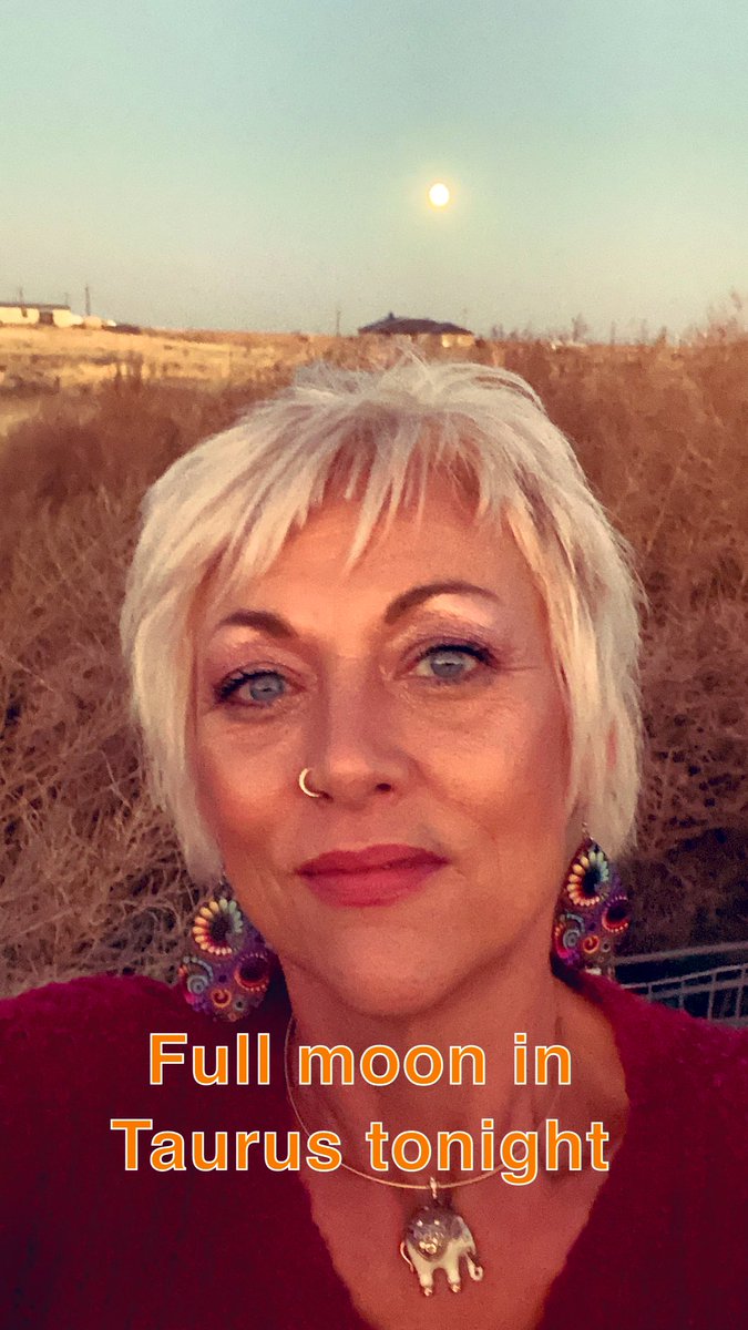 potentia7777's tweet image. Spent some time yesterday evening bathing in the light of the full Blue Moon in Taurus, the nurturing energy was intense &amp;amp; so cleansing. #taurusfullmoon #bluemoon #SuperMoon