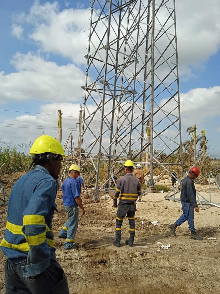Gracias al esfuerzo colosal de los trabajadores de la <a href="/OSDE_UNE/">Unión Eléctrica de Cuba</a> ,ya está en pié 💪🏻  la 1ra. estructura metálica de 220 kV de la Línea Pinar - Mariel.
#DePieYCombatiendo
#ArtemisaJuntosSomosMás 
<a href="/DiazCanelB/">Miguel Díaz-Canel Bermúdez</a> 
<a href="/DrRobertoMOjeda/">Dr. Roberto Morales Ojeda</a> 
<a href="/PartidoPCC/">Partido Comunista de Cuba</a>