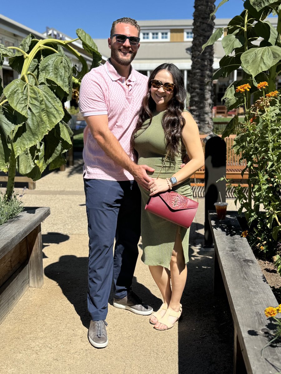I wanted to share some amazing updates in my life;

My husband and I bought and moved in to our forever home, and are expecting our first baby in the new year (or maybe sooner?)!! 

I could not be more excited for our future ❤️