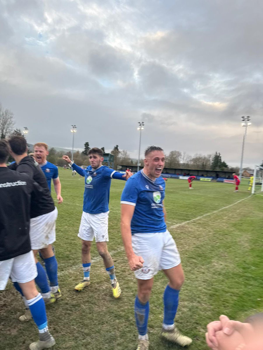 caerswsfc's tweet photo. THIS IS WHAT THE WELSH CUP IS ABOUT!

JAMIE JONES YOU LEGEND🔵⚪️🔵⚪️

#JDWelshCup https://t.co/qhZOsTW4ch