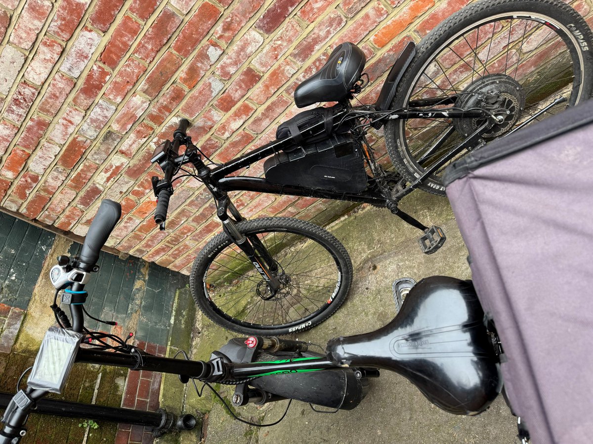MPSRoyal_Parks's tweet photo. Two illegal e-bikes / motorbikes seized before breakfast! One of the bikes had a 1000W motor & was capable off speeds exceeding 25mph.
One of the riders was also arrested for unrelated offences.
#roadsafety #ebikes #cyclesafely https://t.co/NZPQEhv0xZ