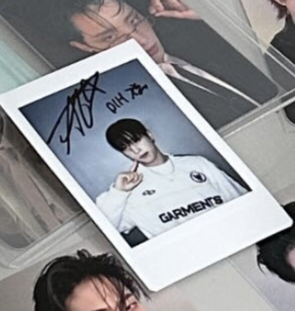 DoubleBB_king's tweet photo. 피원하모니 싸인 폴라로이드 교환

저 have : 태양 인탁 지웅
🧩Want : 기호 1028 사진 속 의상처럼

귀여운 클로즈업 폴라로이드인지도 고려하겠습니다

dm or
https://t.co/pwJeLiGpFa

P1Harmony P1H 테오 소울 종섭 keeho theo jiung intak soul jongseob signed polaroid 사인폴라 싸폴 https://t.co/P1txC2oFb4