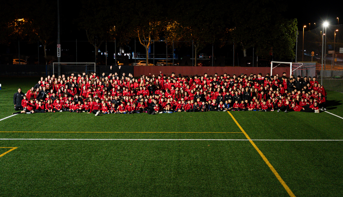 LA FOTO DE EQUIP ⚽📸

Un dia molt especial, amb tots els equips units sota uns mateixos colors i valors 💪🔴⚫

#endavantpallejà #somhipalleja