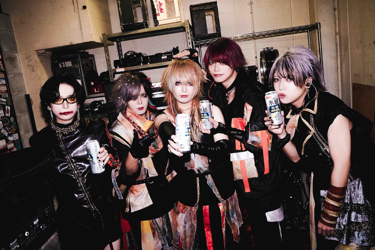 official_RIR's tweet photo. ONEMAN TOUR 2024
『EDGERUNNER』

全15箇所19公演【7/19 奈良】
Neverland Thank you!!

▶️NEXT【8/19 滋賀】
11.10(日) BARI-HARI

OPEN 17:00 START 17:30
 
【Ticket】
ADV ¥5,400 DOOR ¥6,000(D別)
🔰入門チケット ¥2,900(D別)
🎫 https://t.co/alcSVTqb0J

先行物販 16:00〜16:30予定

アウトストア有！
▶️ https://t.co/fCiwaWagdH

#ライリベ #RidesInReVellion